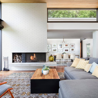 75+ Moderne Wohnzimmer mit braunem Holzboden Ideen & Bilder - August