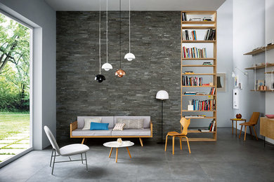 Diseño de salón abierto vintage de tamaño medio sin chimenea con paredes azules, suelo gris y suelo de pizarra