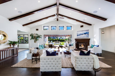 Island style living room photo in Los Angeles