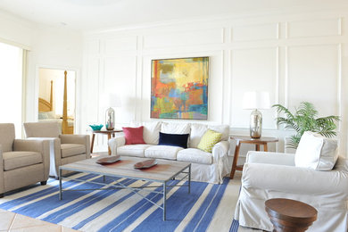 Example of a classic living room design in Miami