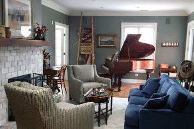 Elegant living room photo in Chicago