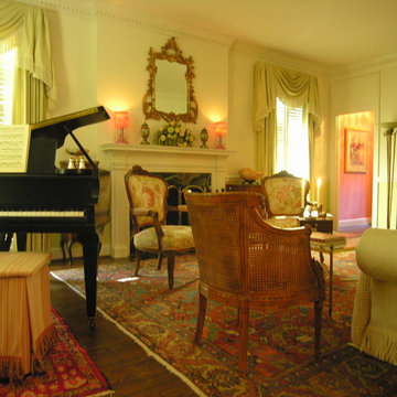 Traditional Livingroom by Howard Wiggins Interior Design in Nashville Tennessee.