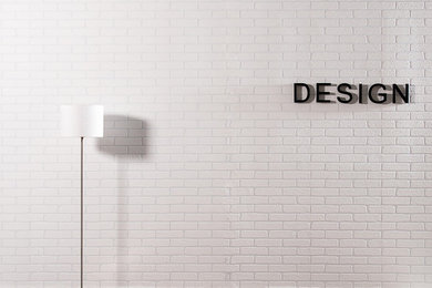 メルボルンにある広いトランジショナルスタイルのおしゃれなリビング (白い壁、淡色無垢フローリング) の写真