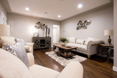 Foto de salón para visitas abierto clásico renovado de tamaño medio sin chimenea y televisor con paredes grises y suelo de madera oscura