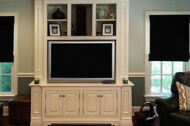 This is an example of a classic living room in New York with a built-in media unit.