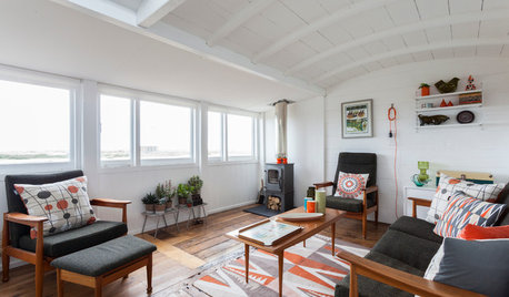 My Houzz: A Restored Train Carriage Makes a Unique Home on a Kent Beach