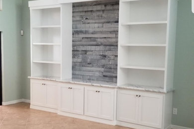 Wall unit with Stained palet planks with LED lighting