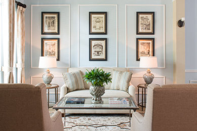 ダラスにある広いコンテンポラリースタイルのおしゃれなリビング (青い壁、カーペット敷き、暖炉なし) の写真