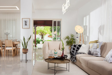Example of a minimalist living room design in Tel Aviv