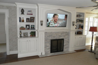 Inspiration for a classic living room in Cincinnati.