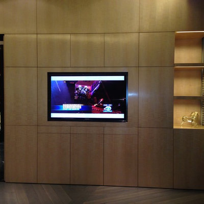 Example of a minimalist living room design in Los Angeles with a media wall