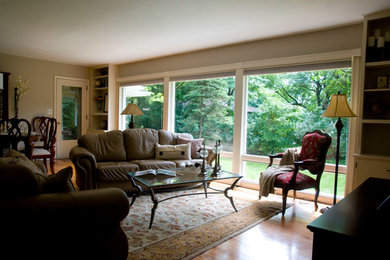 Inspiration for a timeless living room remodel in Cedar Rapids