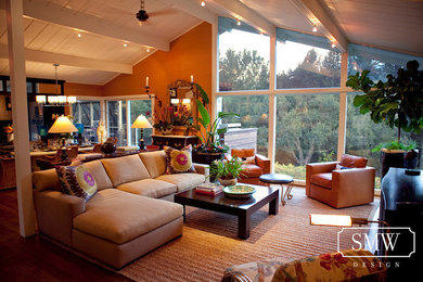 Inspiration for a traditional living room in San Francisco.