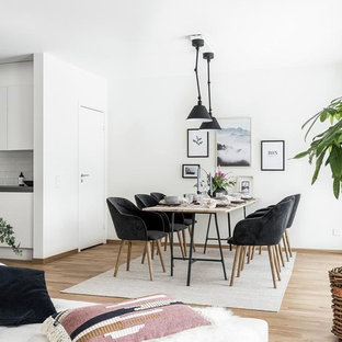 Idéer för att renovera en mellanstor nordisk matplats med öppen planlösning, med vita väggar, mellanmörkt trägolv och brunt golv