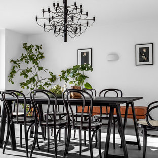 Foto på en mellanstor nordisk matplats med öppen planlösning, med vita väggar, betonggolv och grått golv