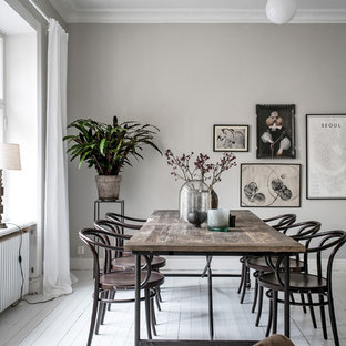 Idéer för att renovera en minimalistisk matplats med öppen planlösning, med grå väggar, målat trägolv och vitt golv
