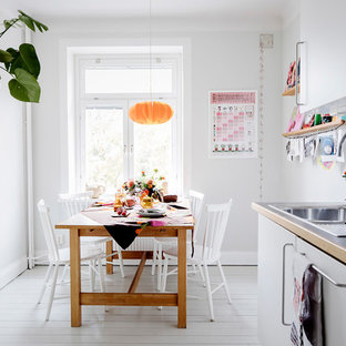 Exempel på ett mellanstort minimalistiskt kök med matplats, med vita väggar och vitt golv
