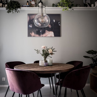 Bild på en liten skandinavisk separat matplats, med grå väggar och grått golv