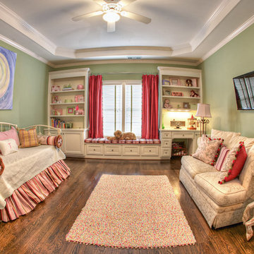 Girl's Bedroom in Pink and Green