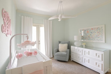 Immagine di una cameretta per neonati minimal
