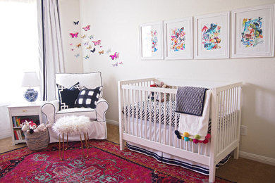 オースティンにあるアジアンスタイルのおしゃれな赤ちゃん部屋 (女の子用) の写真