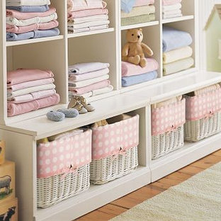 Esempio di un'ampia cameretta per neonati shabby-chic style