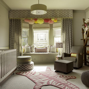 Großes Klassisches Babyzimmer mit beiger Wandfarbe und Teppichboden in San Francisco