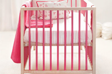 Modernes Babyzimmer in Toronto