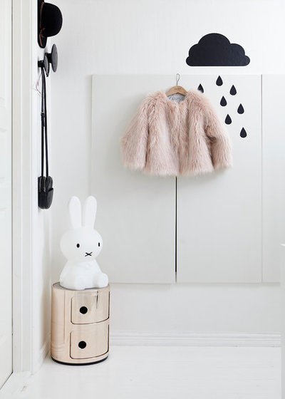 Moderne Armoire et Dressing by Mia Mortensen Photography