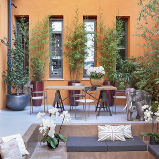 Ispirazione per un patio o portico etnico in cortile con un giardino in vaso