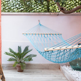Ispirazione per un patio o portico costiero di medie dimensioni e davanti casa
