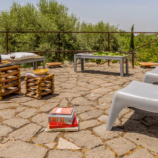 Esempio di un patio o portico country