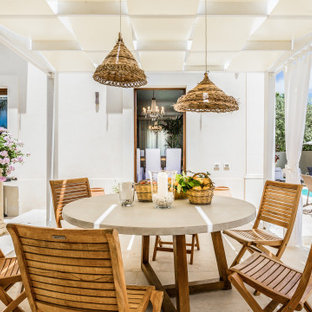 Idee per un patio o portico mediterraneo con una pergola