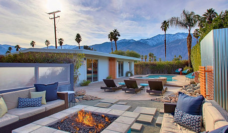 Houzz Tour: Color Returns to a Palm Springs Home With a View