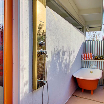 3 Palms - Outdoor Shower & Bathtub