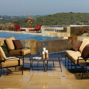 Example of a minimalist patio design in San Diego