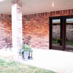 Example of a classic patio design in Austin
