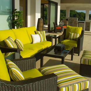 Idee per un grande patio o portico tropicale con nessuna copertura