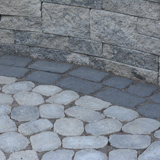Idee per un patio o portico eclettico di medie dimensioni e dietro casa con pavimentazioni in cemento e nessuna copertura