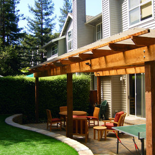 Moderne Pergola hinter dem Haus in San Francisco