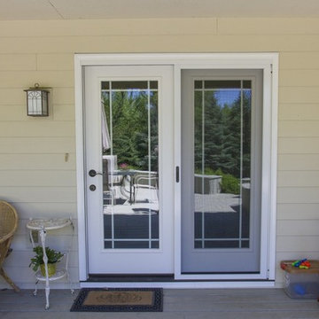 Andersen patio door with prairie style grid paired with Hardie Siding