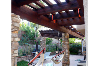 Example of a classic patio design in Orange County