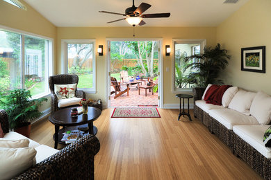 Example of a cottage chic patio design in Orlando