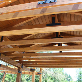 Immagine di un patio o portico boho chic di medie dimensioni e davanti casa con una pergola