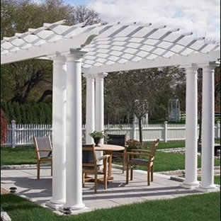 Example of a classic patio design in Boston