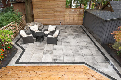 Modelo de patio minimalista de tamaño medio sin cubierta en patio con suelo de baldosas y cocina exterior