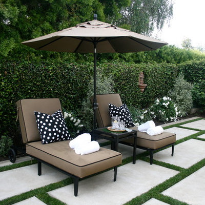 Patio - traditional concrete patio idea in Los Angeles with no cover