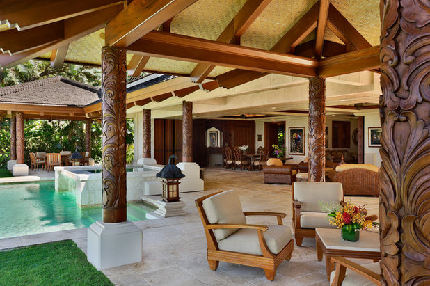 Tropical Patio by Rick Ryniak Architects