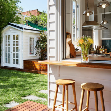 Balmain cottage - deck and kids' cubby house