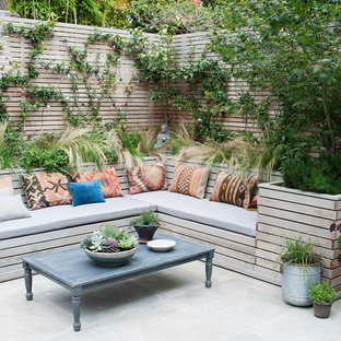Esempio di un patio o portico contemporaneo